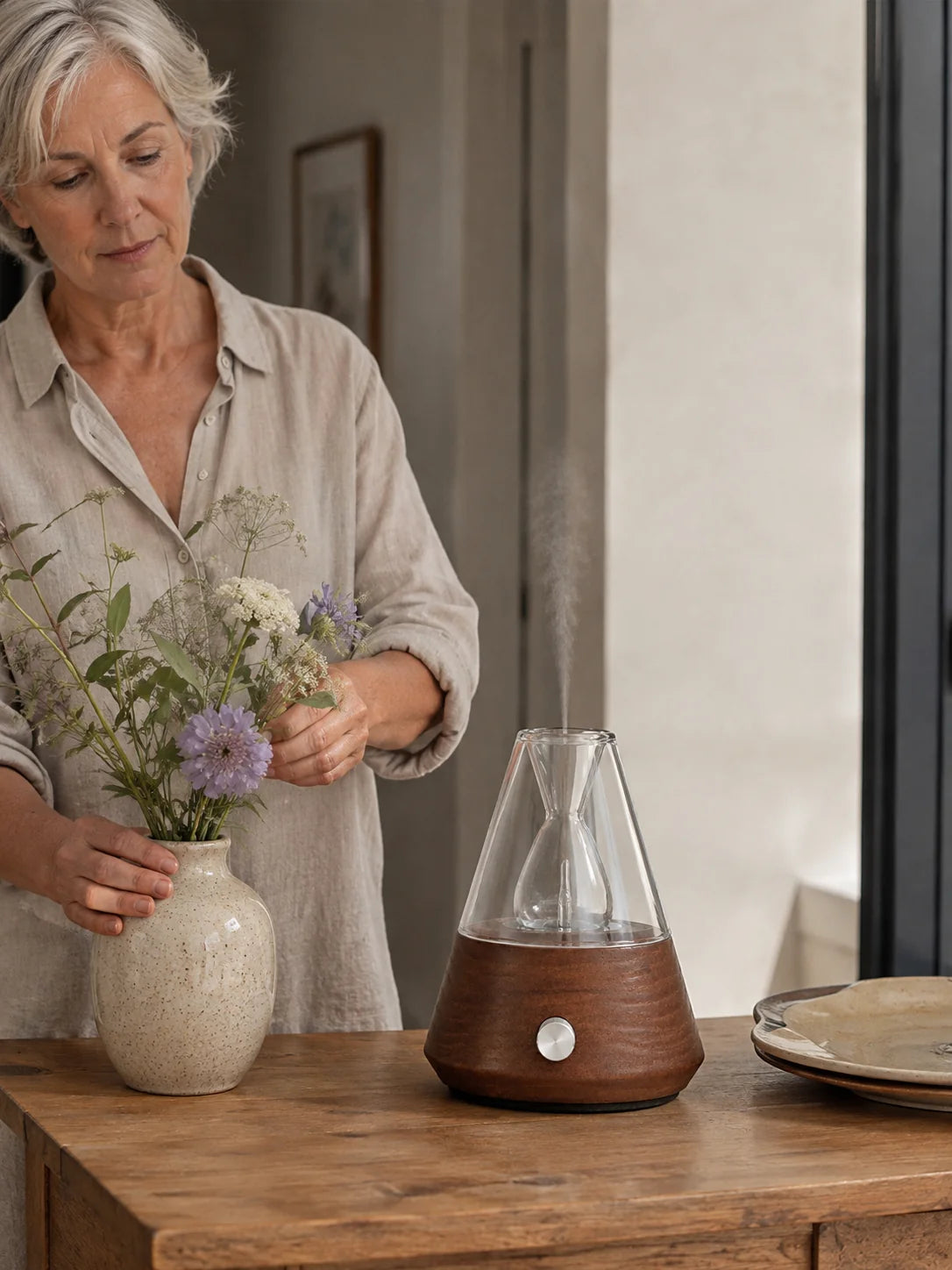MISTRUNE babel diffuser lifestyle scene: Flowers for the weekend